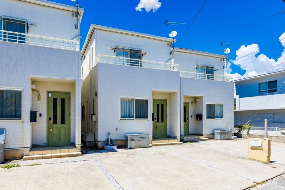 青の洞窟まで車で3分完全プライベートの一棟貸駐車場無料の恩納海彩 Apartment Onna