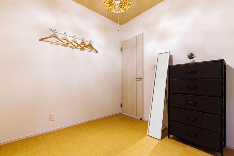 青の洞窟まで車で3分完全プライベートの一棟貸駐車場無料の恩納海彩 Apartment *