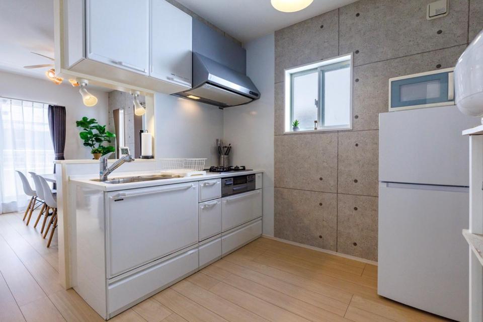 青の洞窟まで車で3分完全プライベートの一棟貸駐車場無料の恩納海彩 Apartment Onna