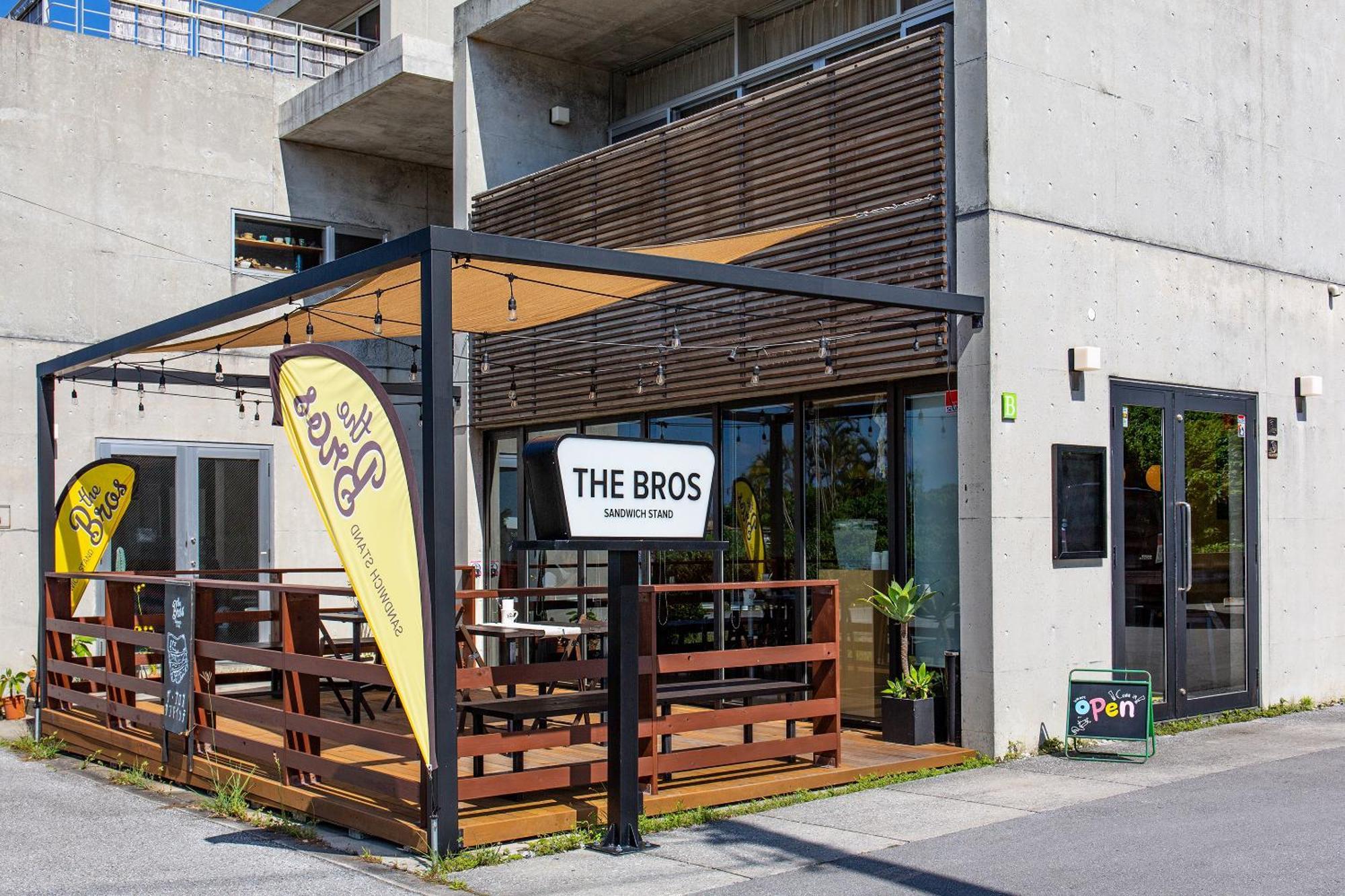 青の洞窟まで車で3分完全プライベートの一棟貸駐車場無料の恩納海彩 Apartment *